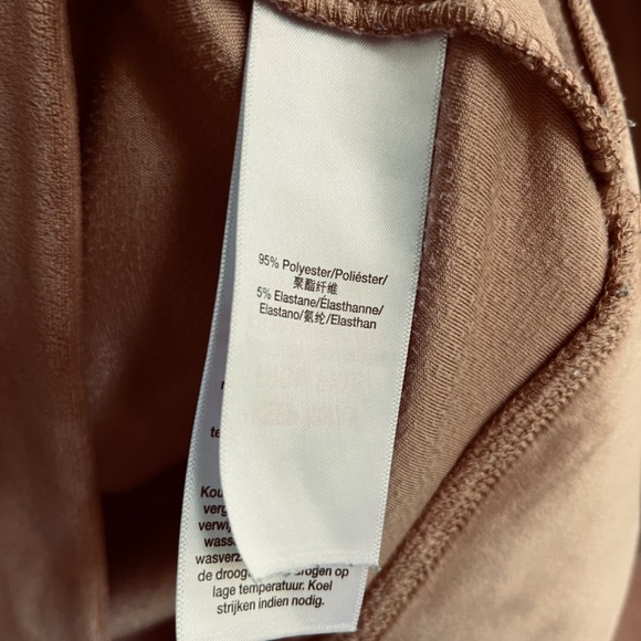 DKNY Platinum Velour Lounge Set Crewneck Sweatshirt (M) & Slim-Fit Joggers (S) - Picture 15 of 16